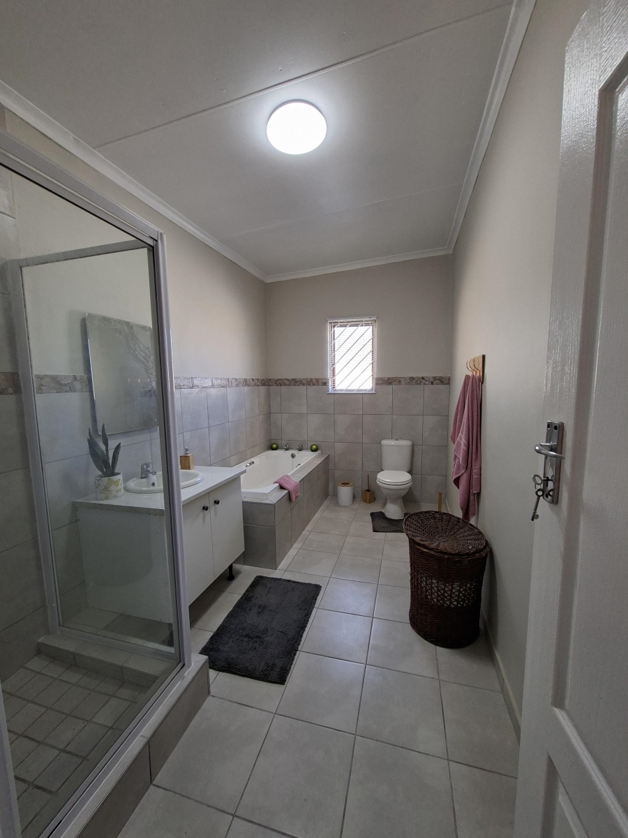 3 Bedroom Property for Sale in Van Riebeeck Hoogte Eastern Cape